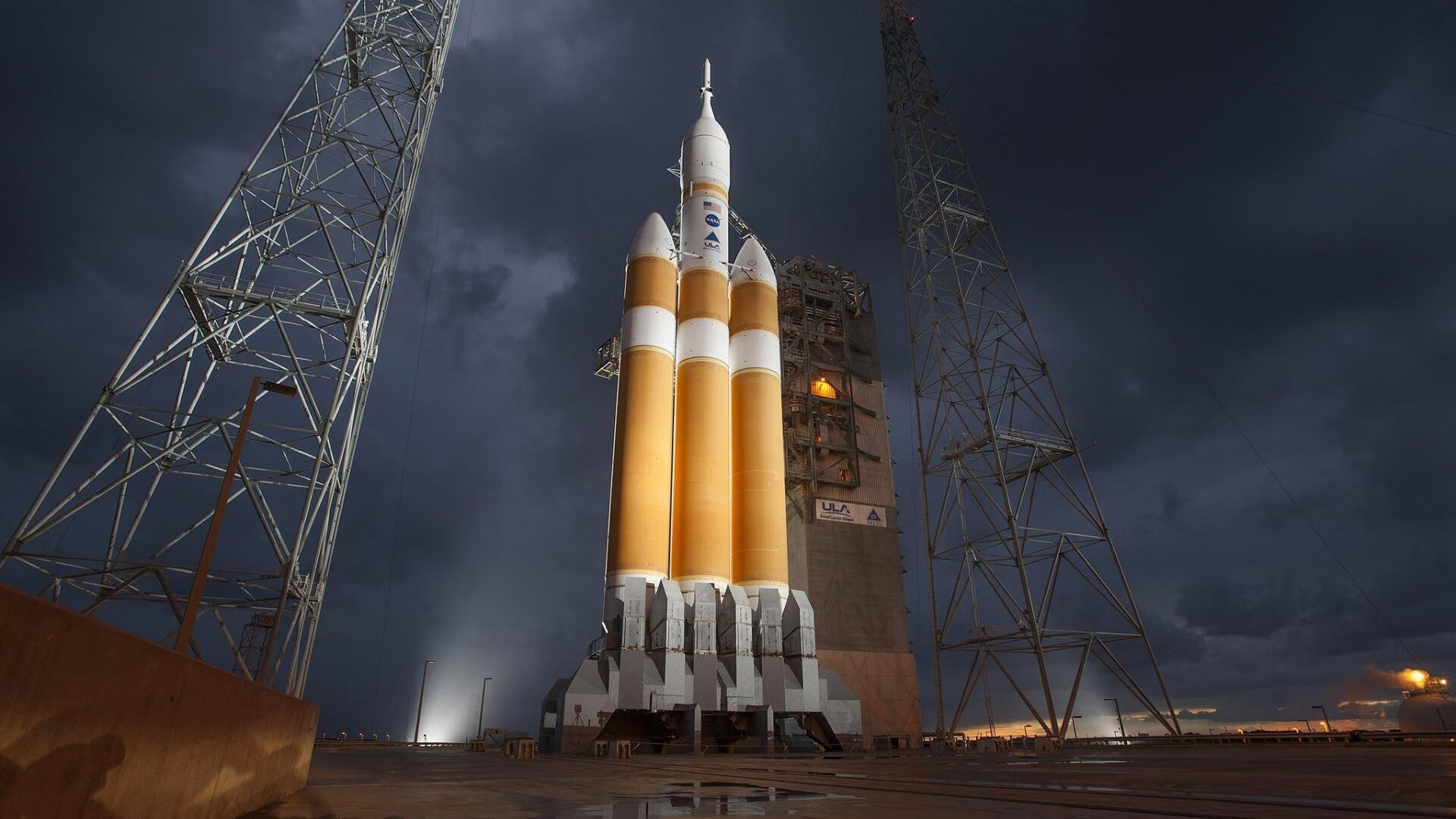 球员转会期临近俱乐部操作空间有限，球员转会制度