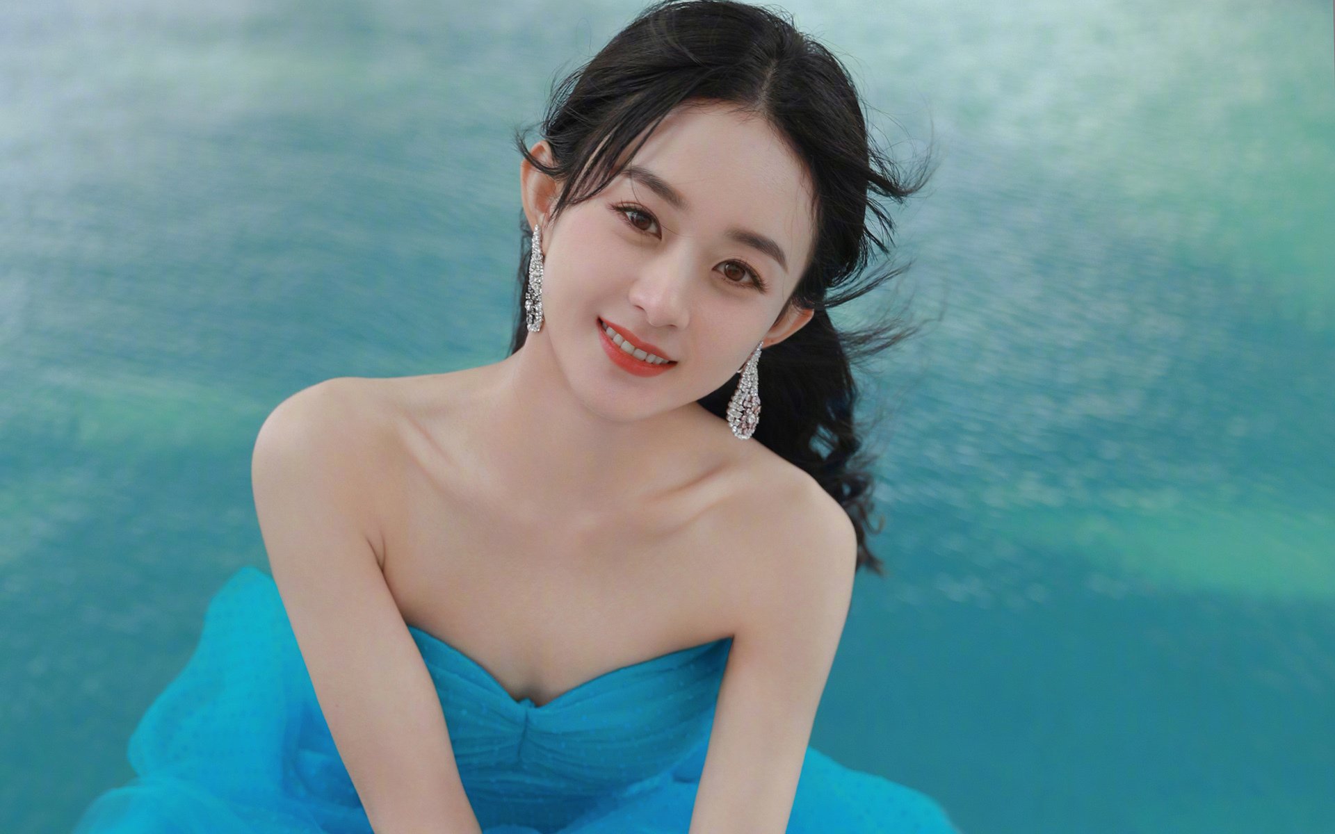 乐鱼体育官网入口-C罗赛后签名送给残障球迷感动现场，c罗签名的足球值多少钱