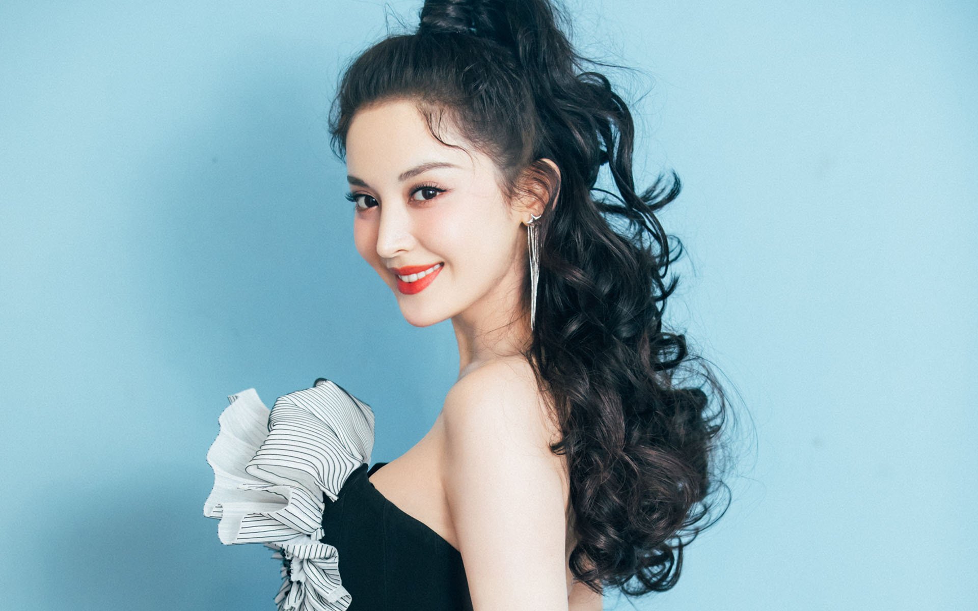 女篮亚洲杯顺利夺冠展现团队合作与不懈拼搏精神，女篮亚洲杯名次